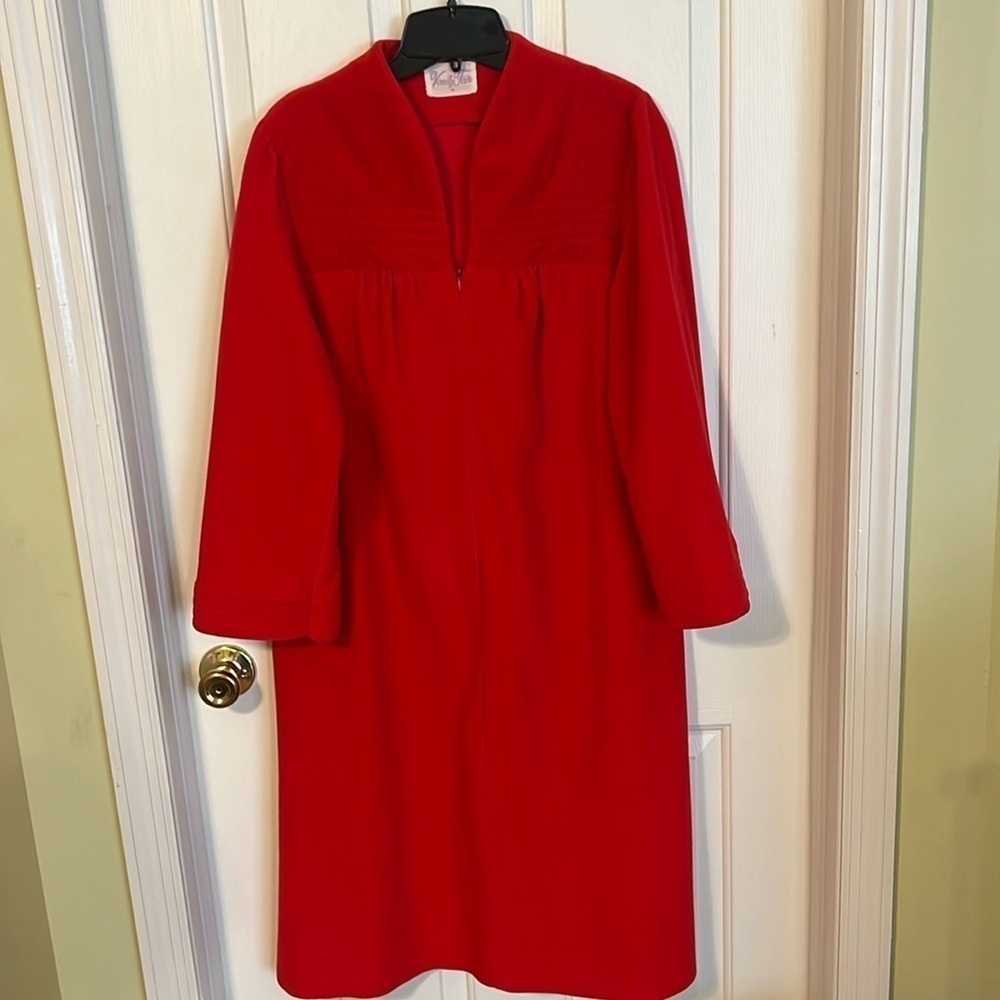 Vanity Fair vintage robe. Red. Size 16. Red, vintage, Preowned, good condition